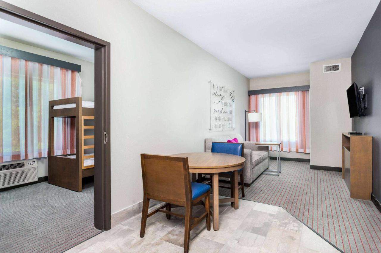 La Quinta Inn & Suites By Wyndham Augusta Fort Eisenhower Ngoại thất bức ảnh