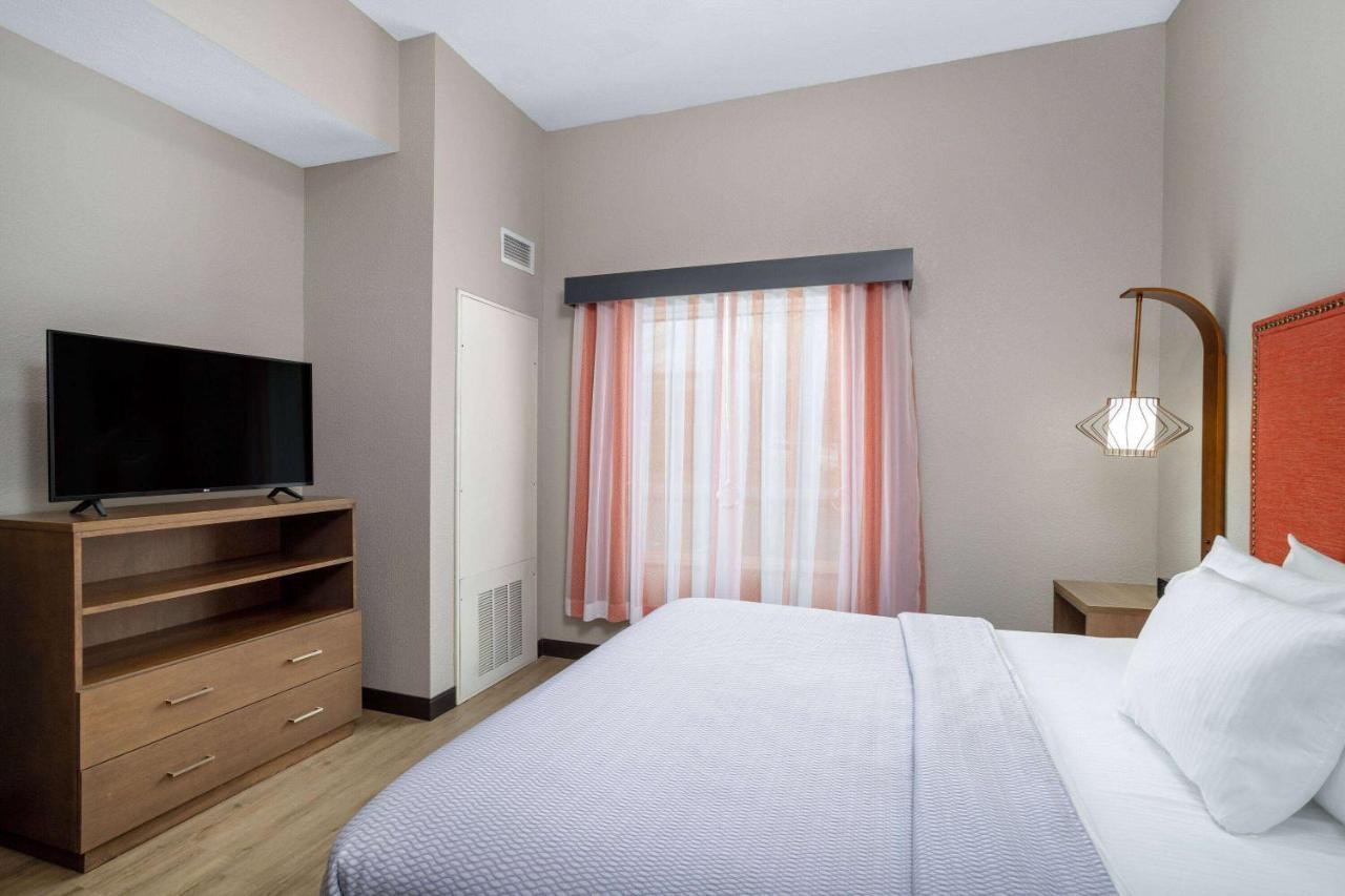 La Quinta Inn & Suites By Wyndham Augusta Fort Eisenhower Ngoại thất bức ảnh